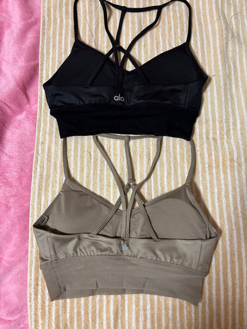 alo yogaエクササイズ用ウエア2色セット