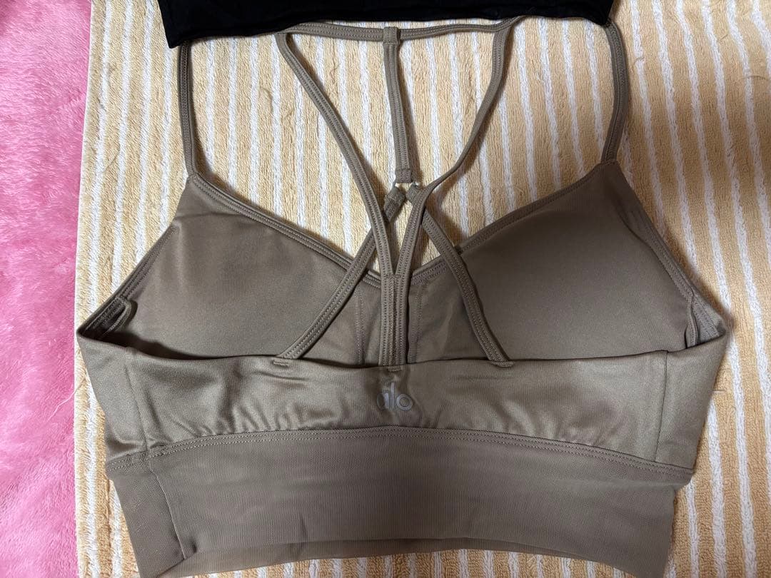 alo yogaエクササイズ用ウエア2色セット