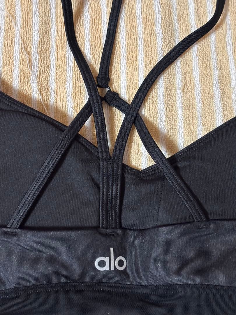 alo yogaエクササイズ用ウエア2色セット