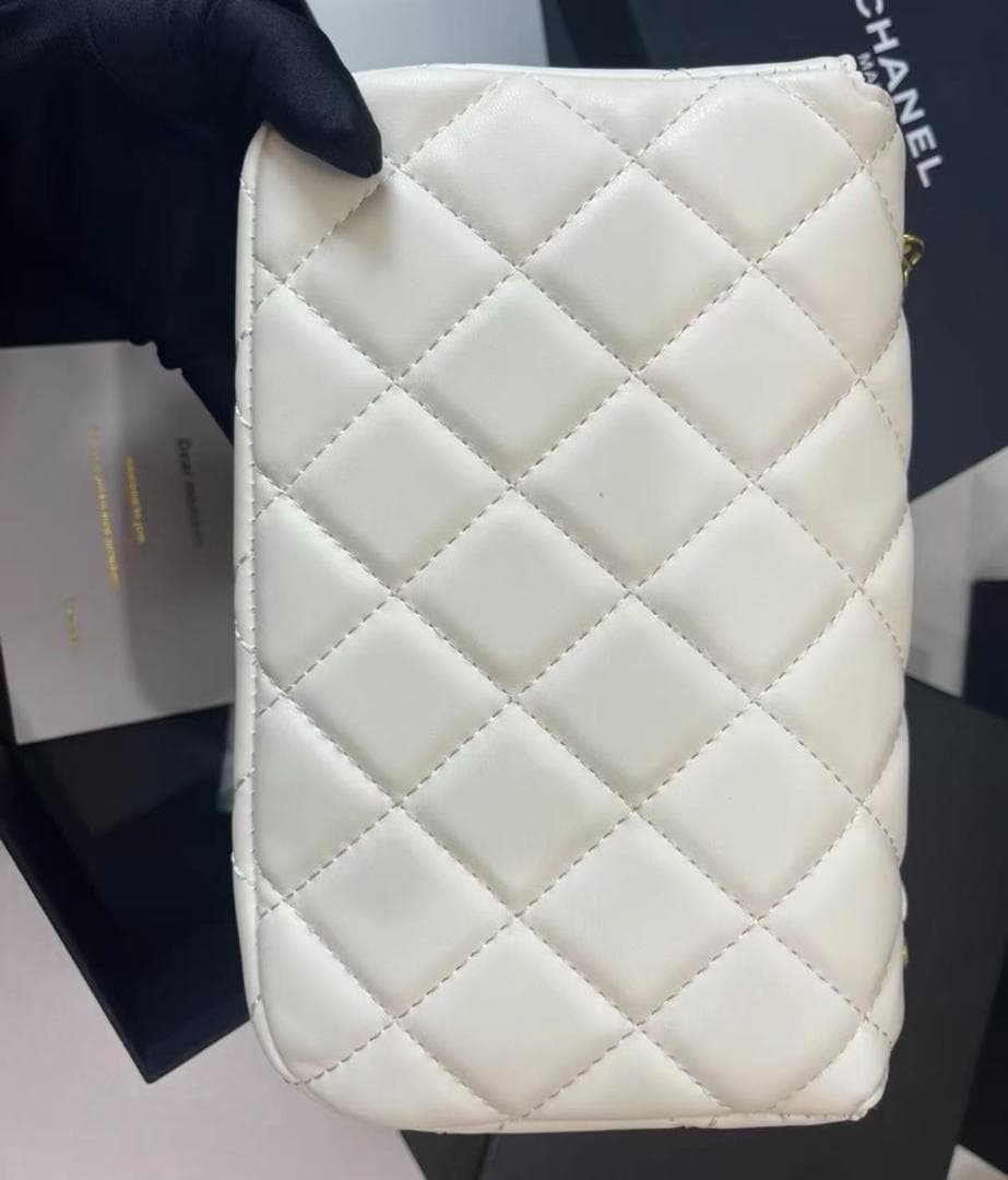美品・希少 ホワイト ショルダーバッグ