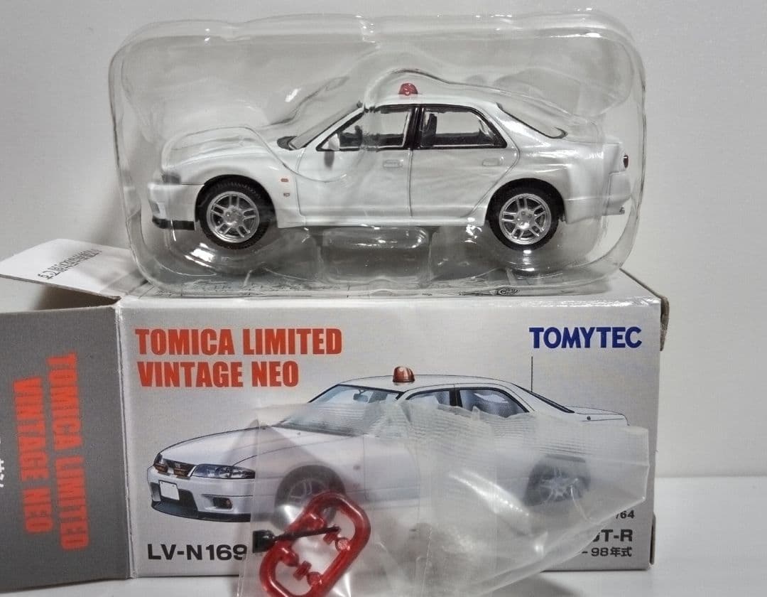 絶版 トミカリミテッドヴィンテージ スカイライン GT-R 覆面パトロールカー