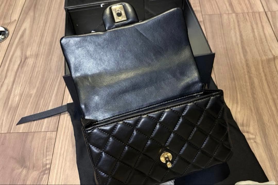 CHANEL ブラック キルティング ハンドルショルダーバッグ ノベルティー