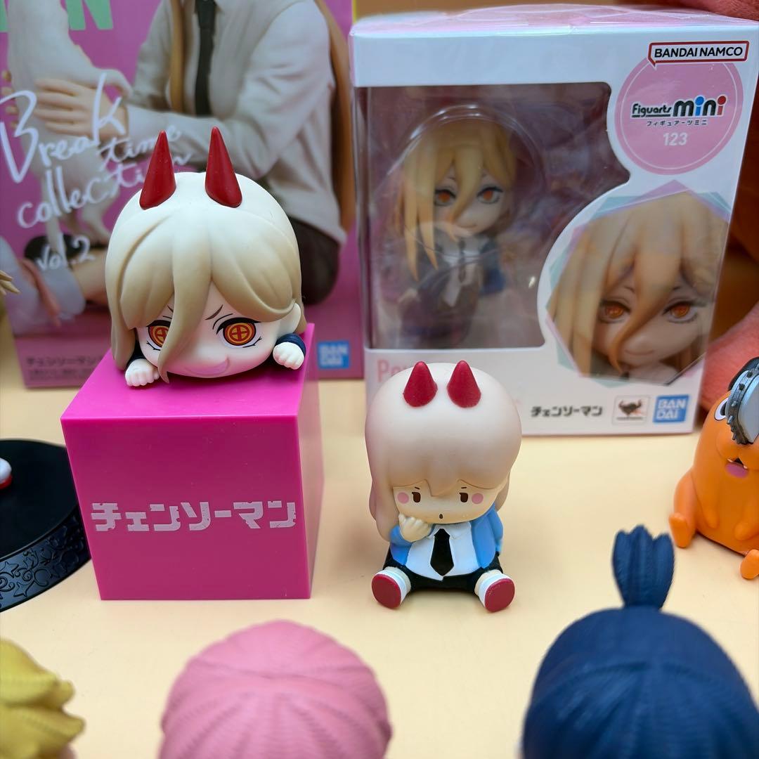 チェンソーマン フィギュア　ぬいぐるみ　ステッカー　フォト　カード　まとめ売り
