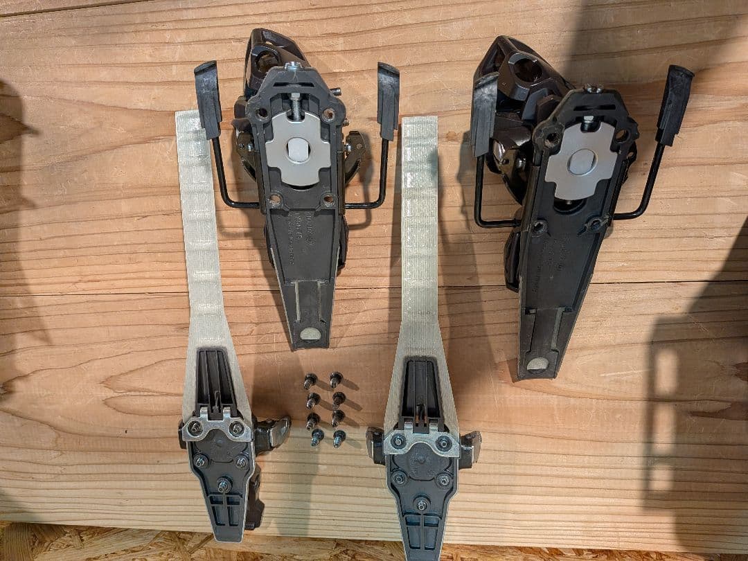 Dynafit FT12 ペア（左右セット）のテックタイプ中古ビンディングです。