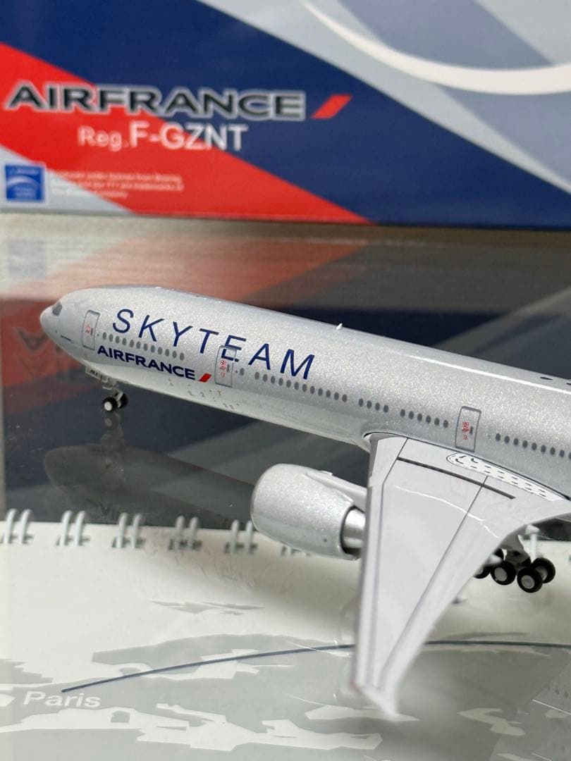 エールフランスB777-300ER スカイチーム特別塗装機 1/400スケール