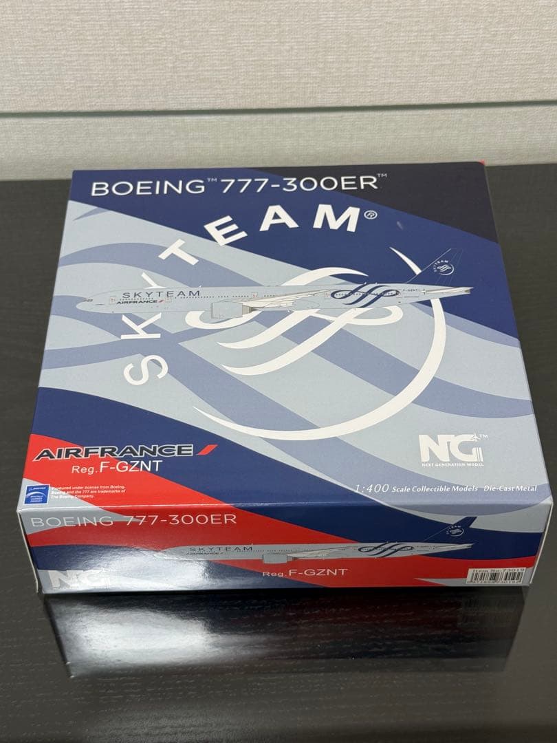 エールフランスB777-300ER スカイチーム特別塗装機 1/400スケール