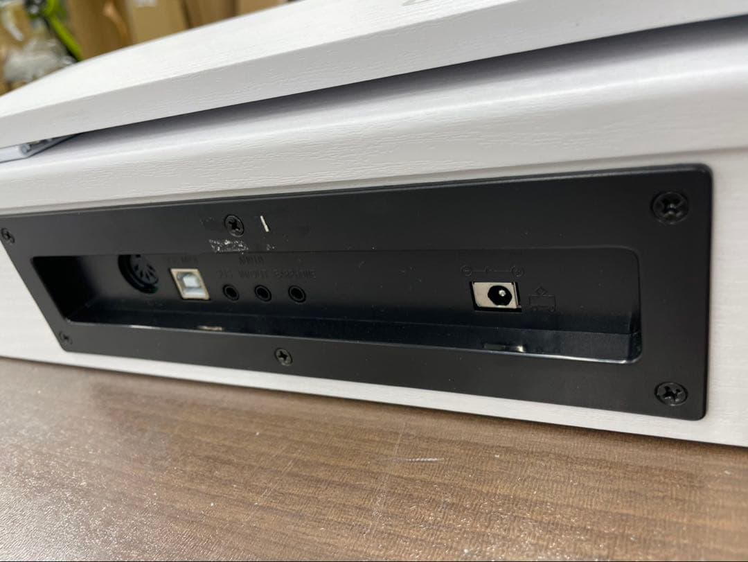 電子ピアノ88鍵盤　給電タイプ　木目調ボディ　ホワイト