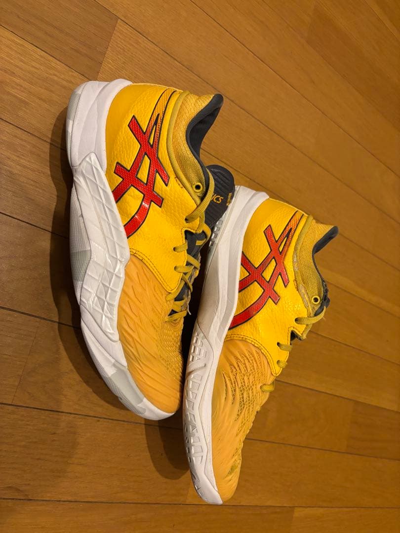 asics UNPRE ARS low アンプレアルス　 イエロー/レッド