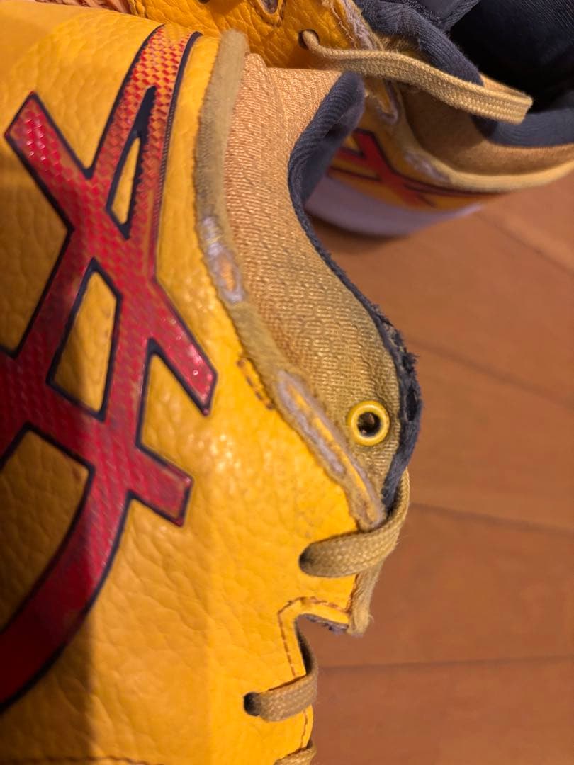 asics UNPRE ARS low アンプレアルス　 イエロー/レッド