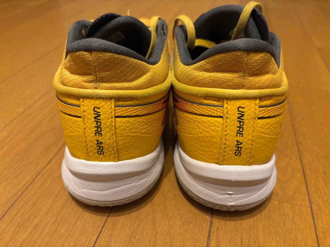 asics UNPRE ARS low アンプレアルス　 イエロー/レッド
