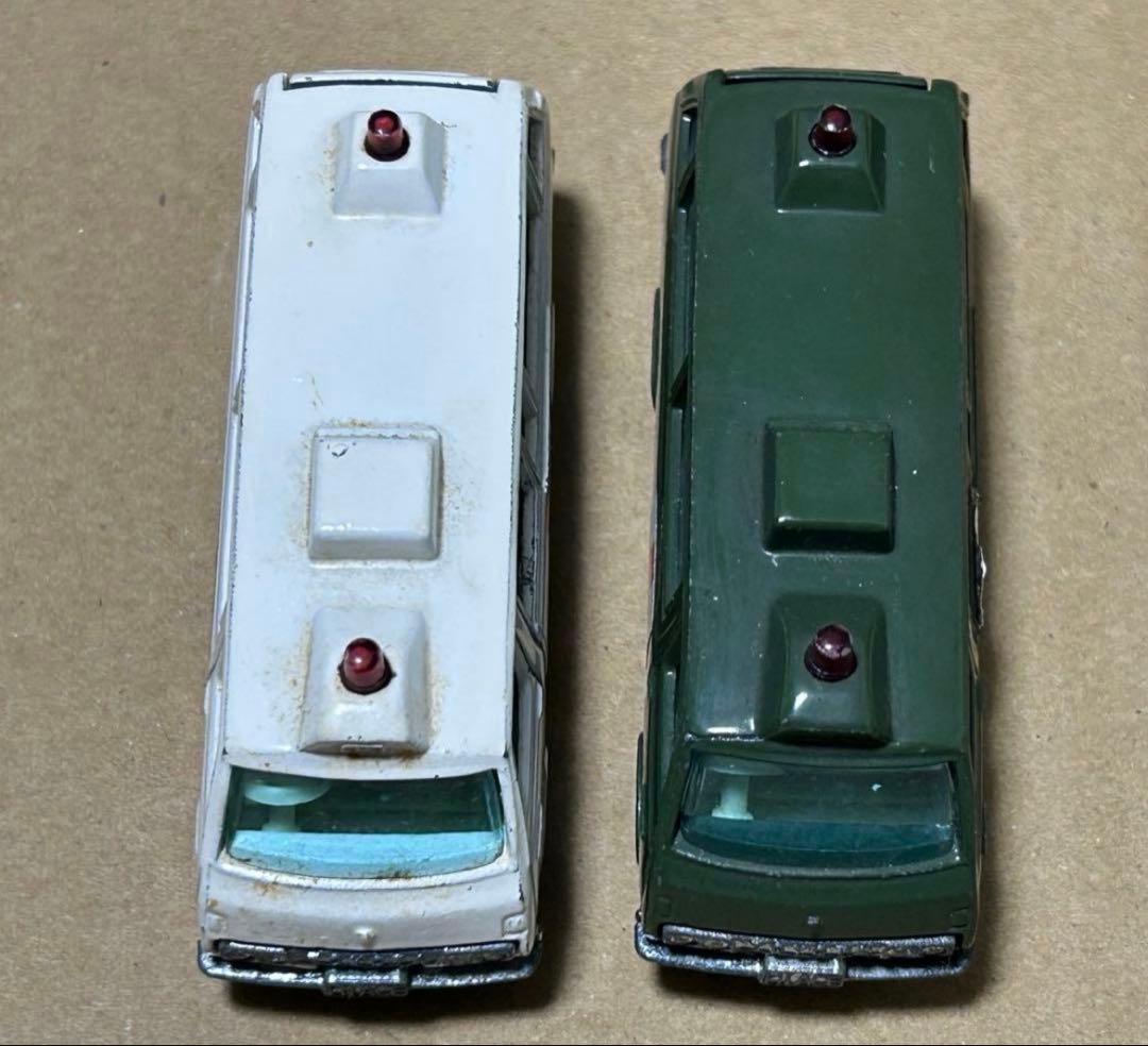 トミカ トヨタ ハイエースコミューター 2台セット②