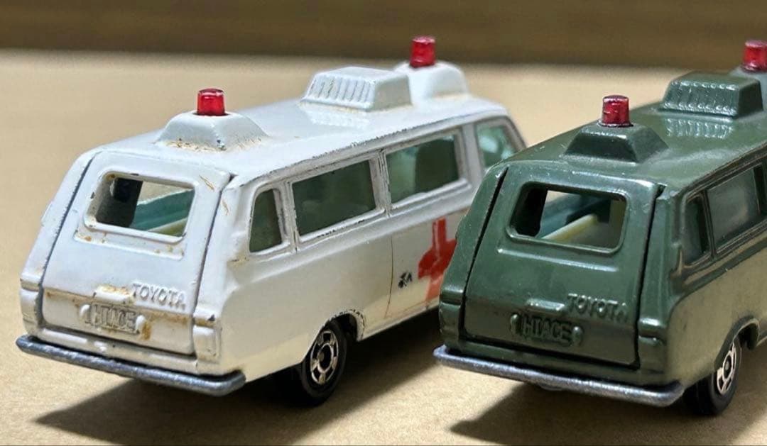 トミカ トヨタ ハイエースコミューター 2台セット②