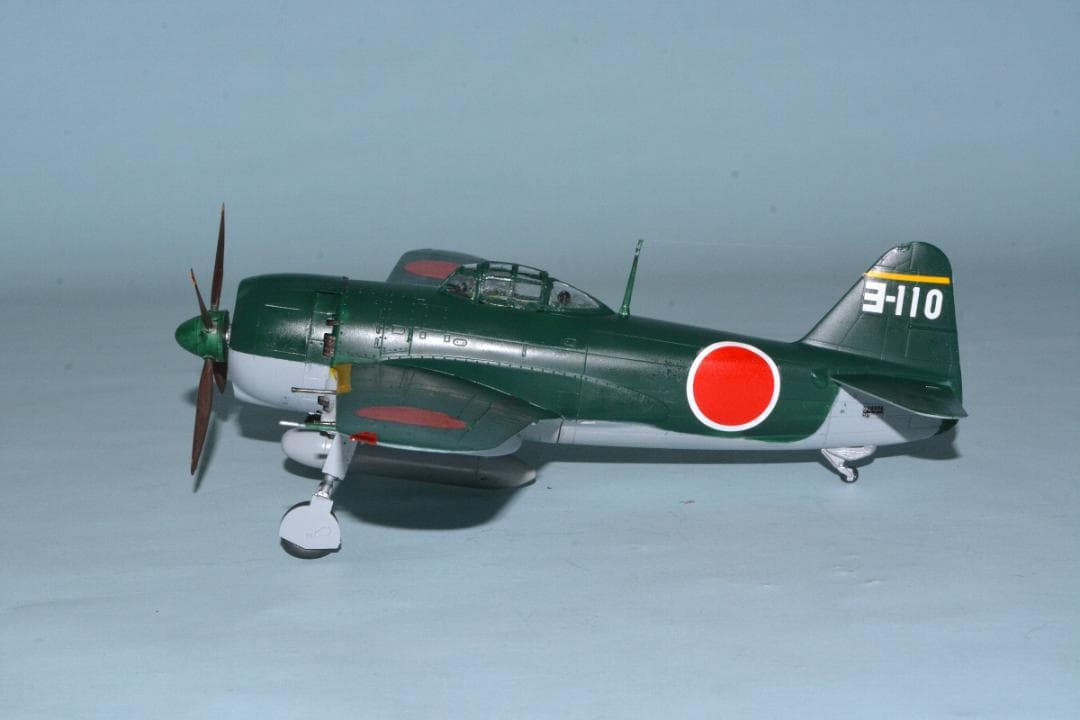 [完成品]1/48スケール　日本海軍　局地戦闘機『紫電』1１型甲