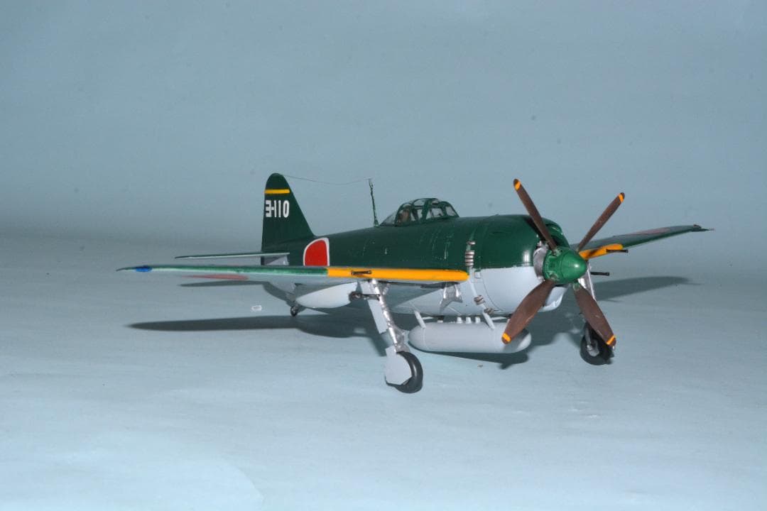 [完成品]1/48スケール　日本海軍　局地戦闘機『紫電』1１型甲