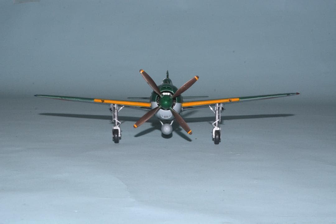 [完成品]1/48スケール　日本海軍　局地戦闘機『紫電』1１型甲