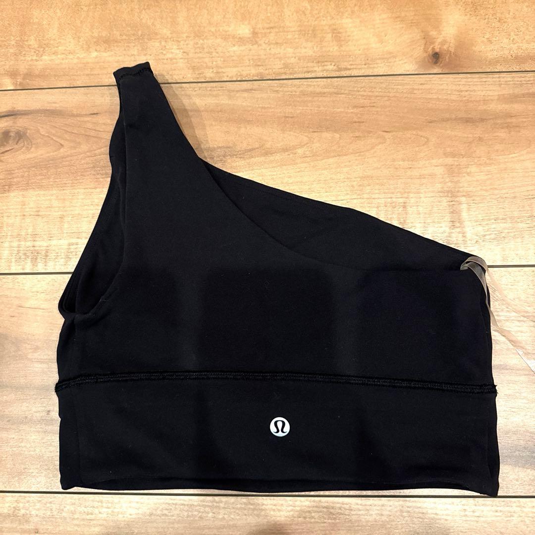 Lululemon アシンメトリー ブラ