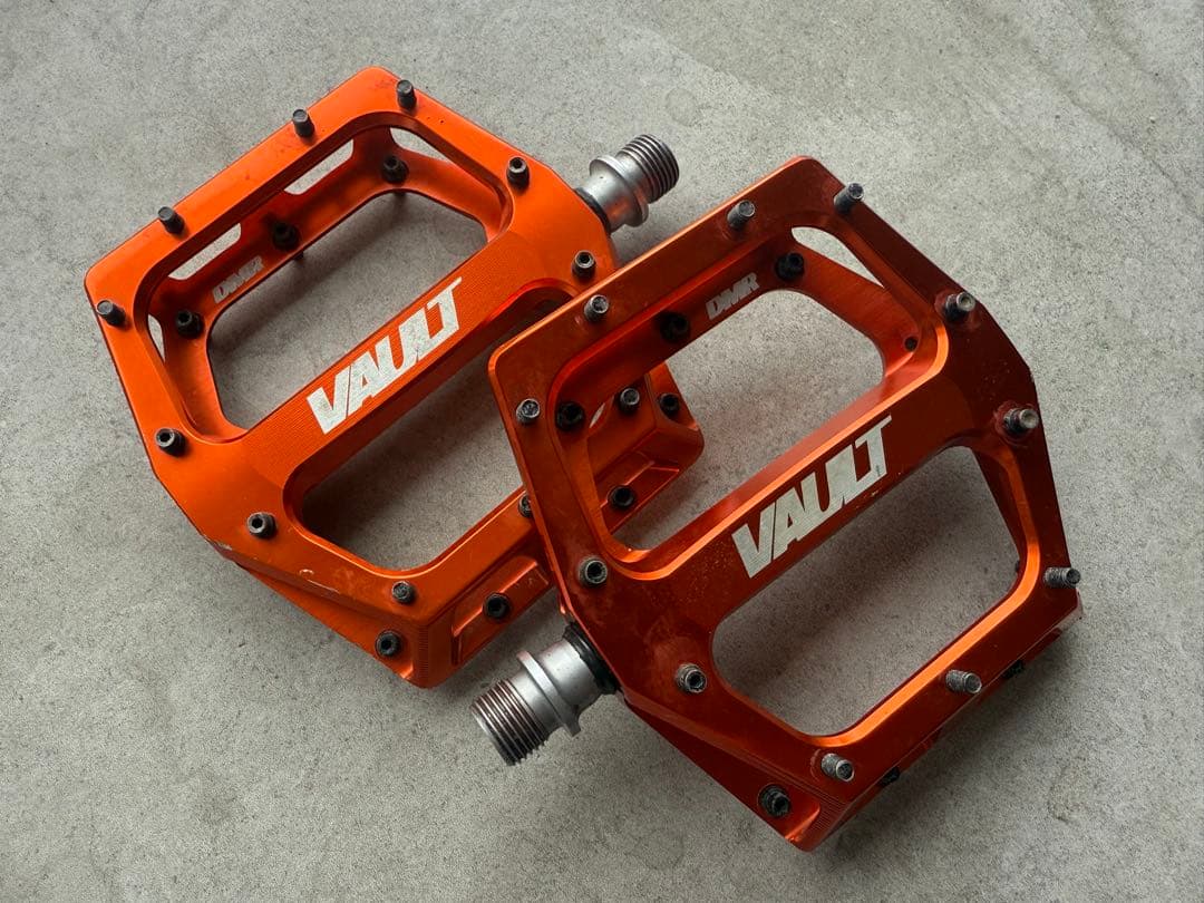 DMR VAULT フラットペダル オレンジ