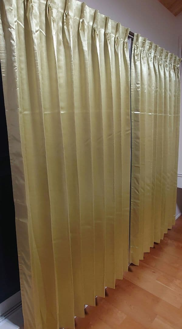 オーダーカーテン遮光裏地付き　未使用　日本メーカー品