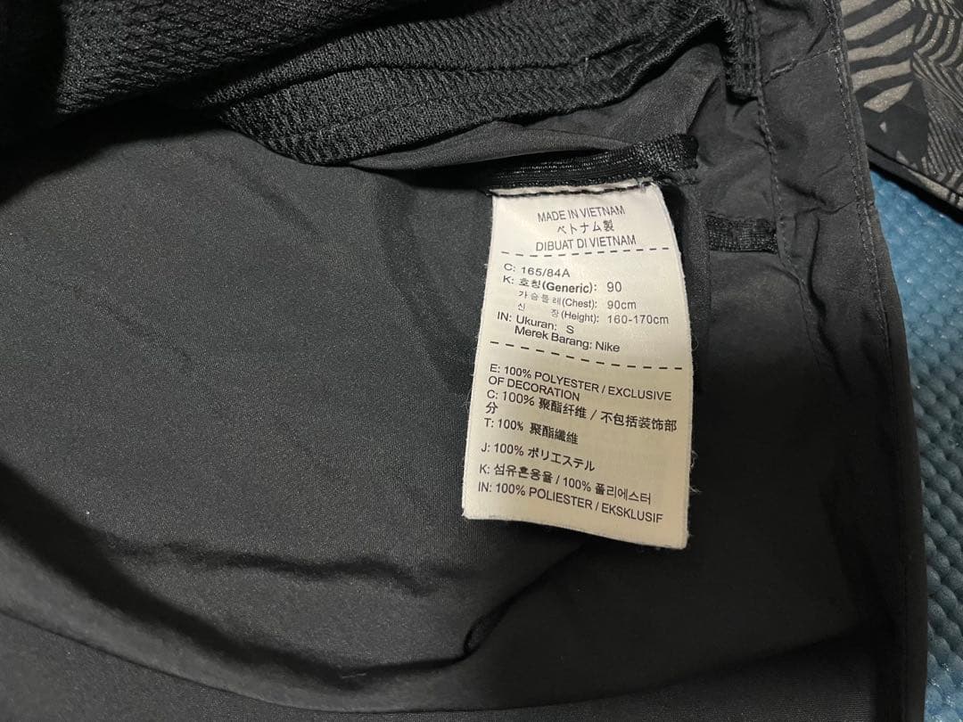 ナイキ エッセンシャルフラッシュフーディジャケット（メンズSサイズ）