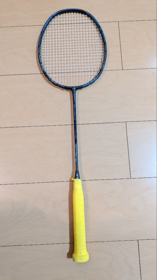 ヨネックスVOLTRIC Z-FORCE Ⅱバドミントンラケット グロメット付