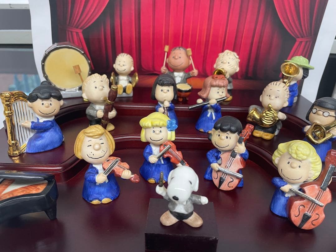 磁器製ピーナッツ交響楽団SNOOPY & HIS FRIENDS 18体