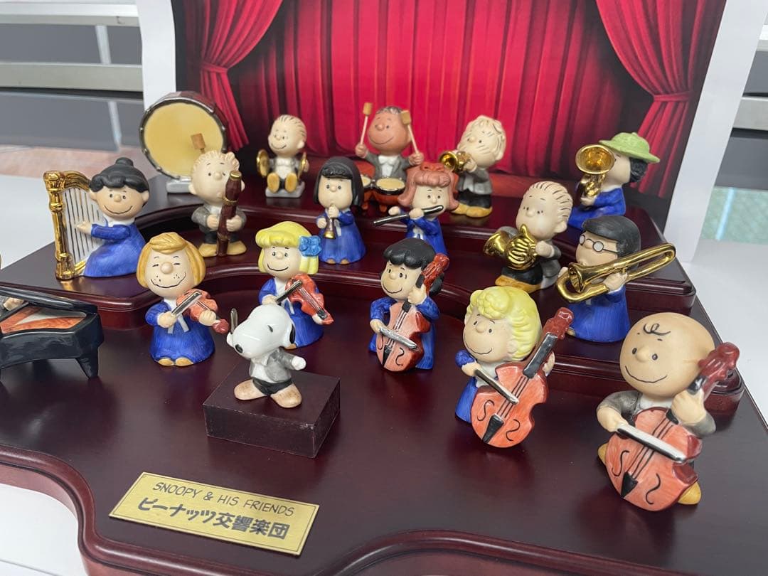 磁器製ピーナッツ交響楽団SNOOPY & HIS FRIENDS 18体