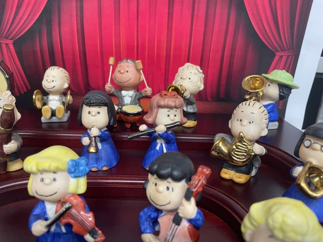 磁器製ピーナッツ交響楽団SNOOPY & HIS FRIENDS 18体