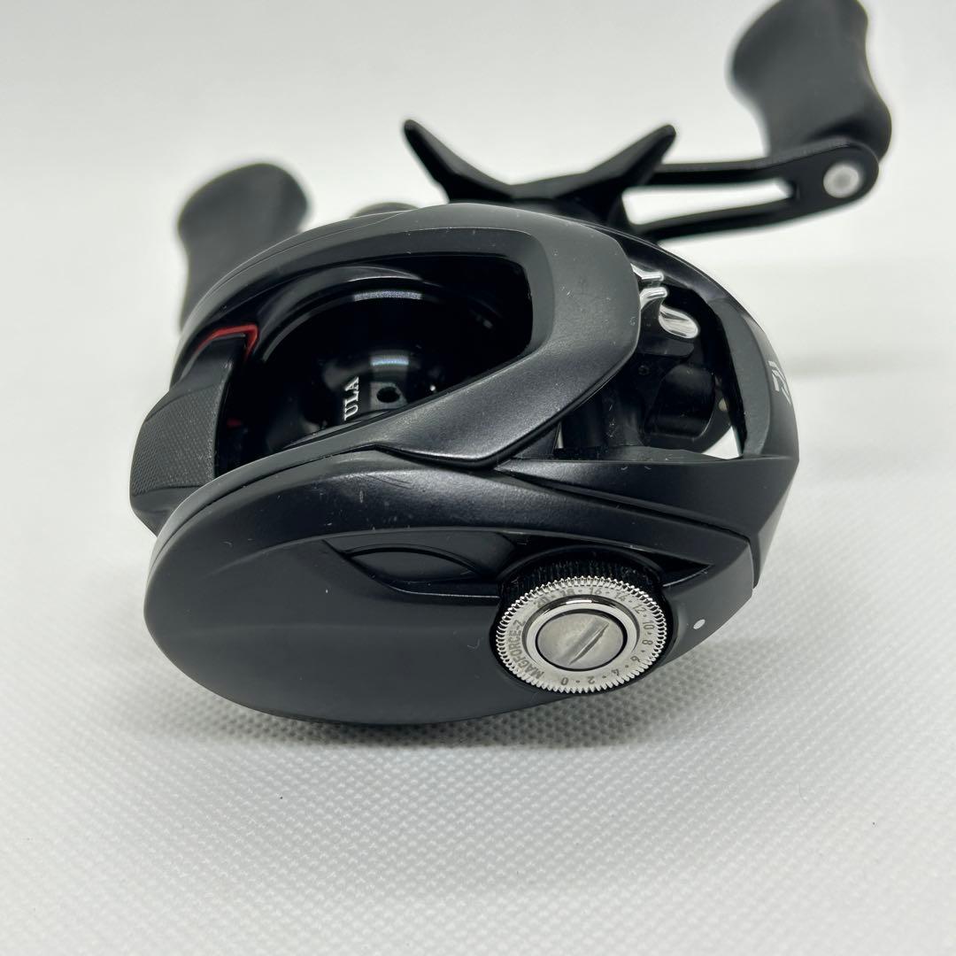 【美品】 ダイワ タトゥーラ 100SHL 7.1 ベイトリール