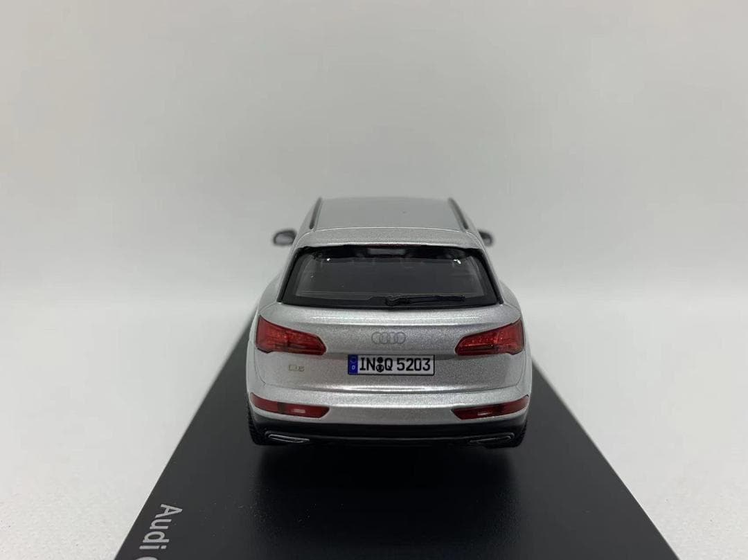 アウディ特注 1/43 アウディ AUDI Q5 シルバー