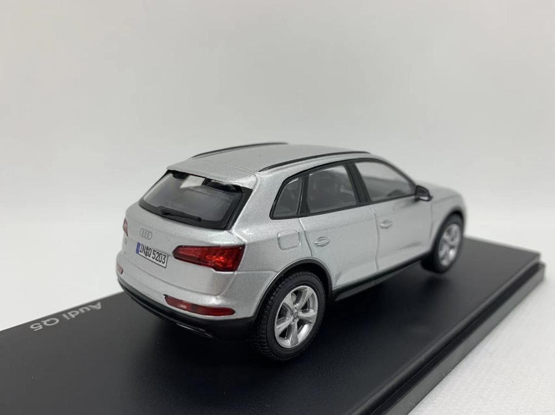 アウディ特注 1/43 アウディ AUDI Q5 シルバー