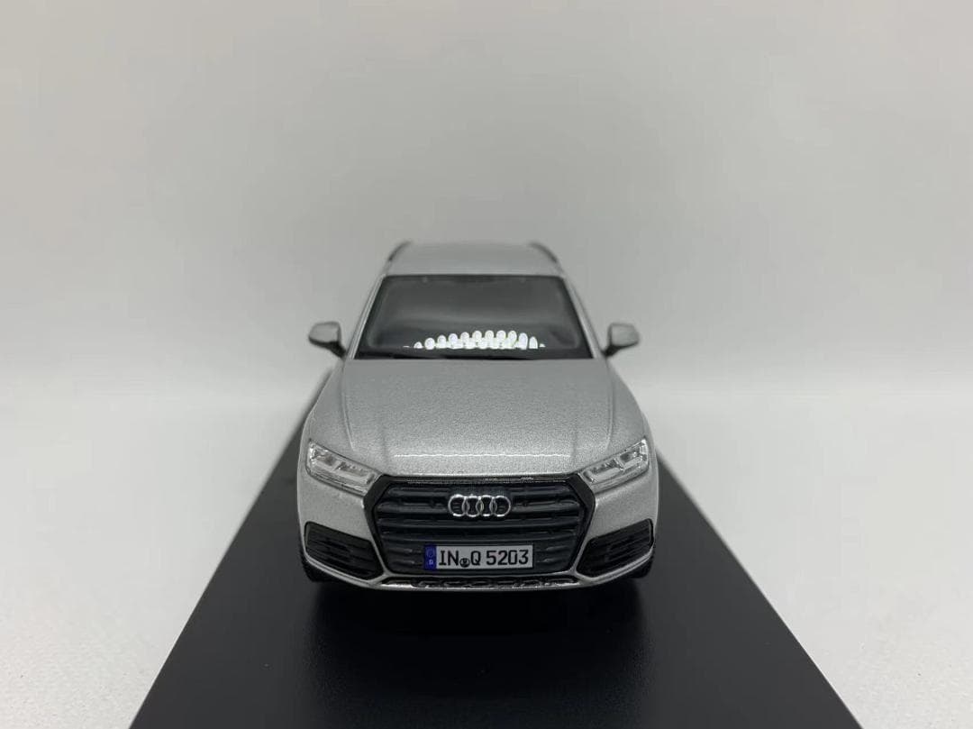 アウディ特注 1/43 アウディ AUDI Q5 シルバー