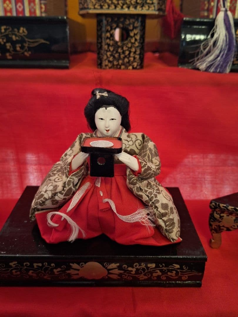 【逸品】1950年代日本製のビンテージひな人形/花やかな15人飾り五段飾り