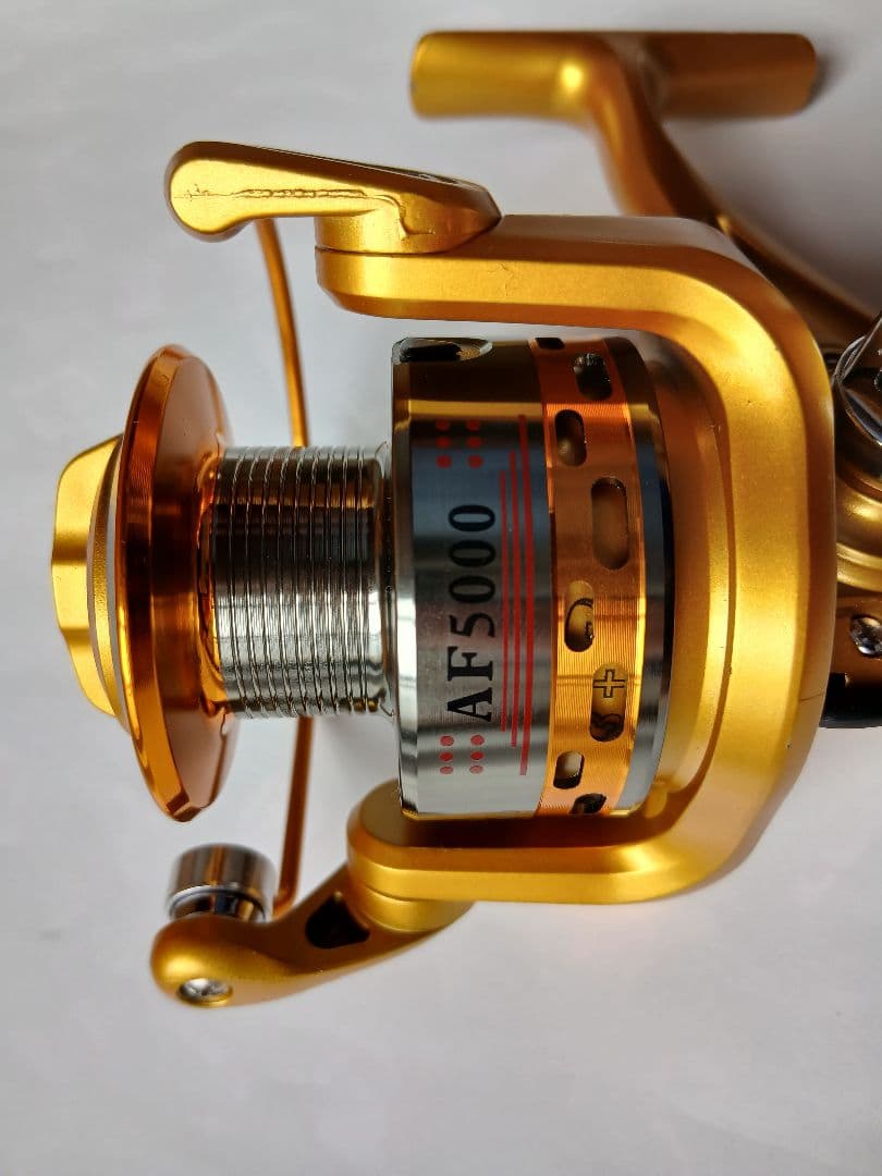 【新品未使用】スピニングリール ゴールド 5.5:1 AF5000アルミスプール