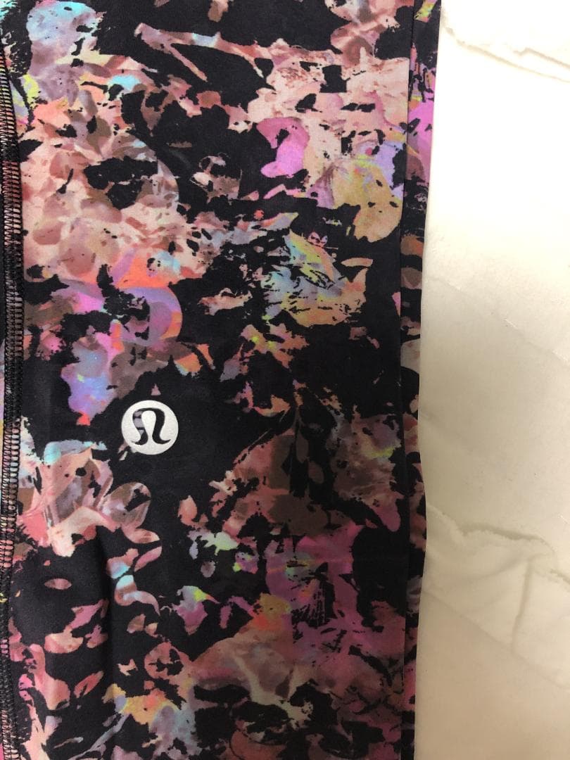 Lululemon フローラルレギンス
