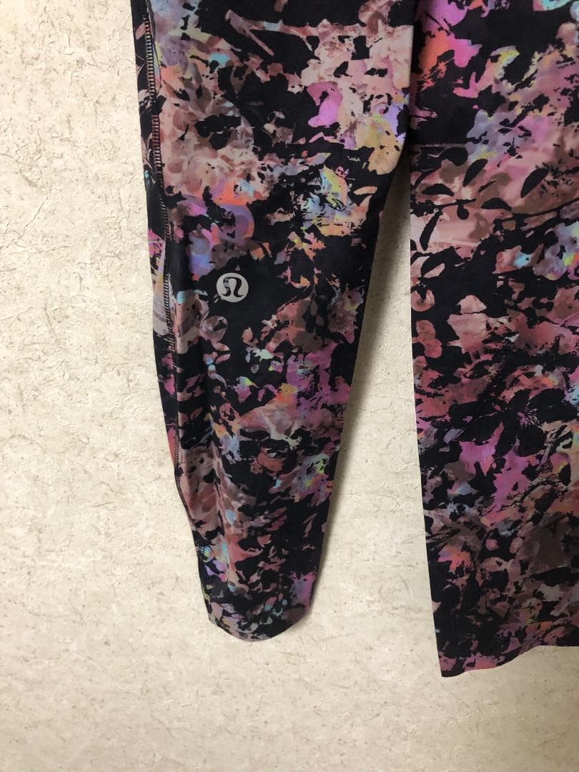 Lululemon フローラルレギンス