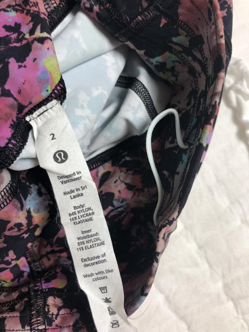 Lululemon フローラルレギンス