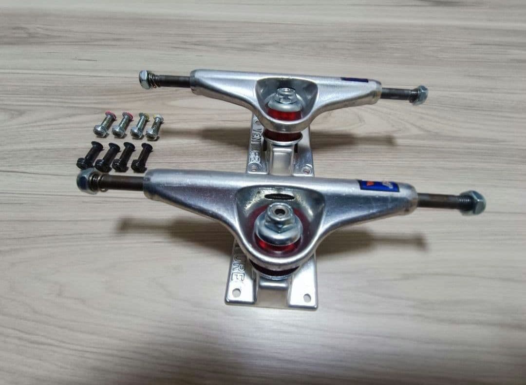VENTURE TRUCK 5.2 LOW V-LIGHT ベンチャー トラック