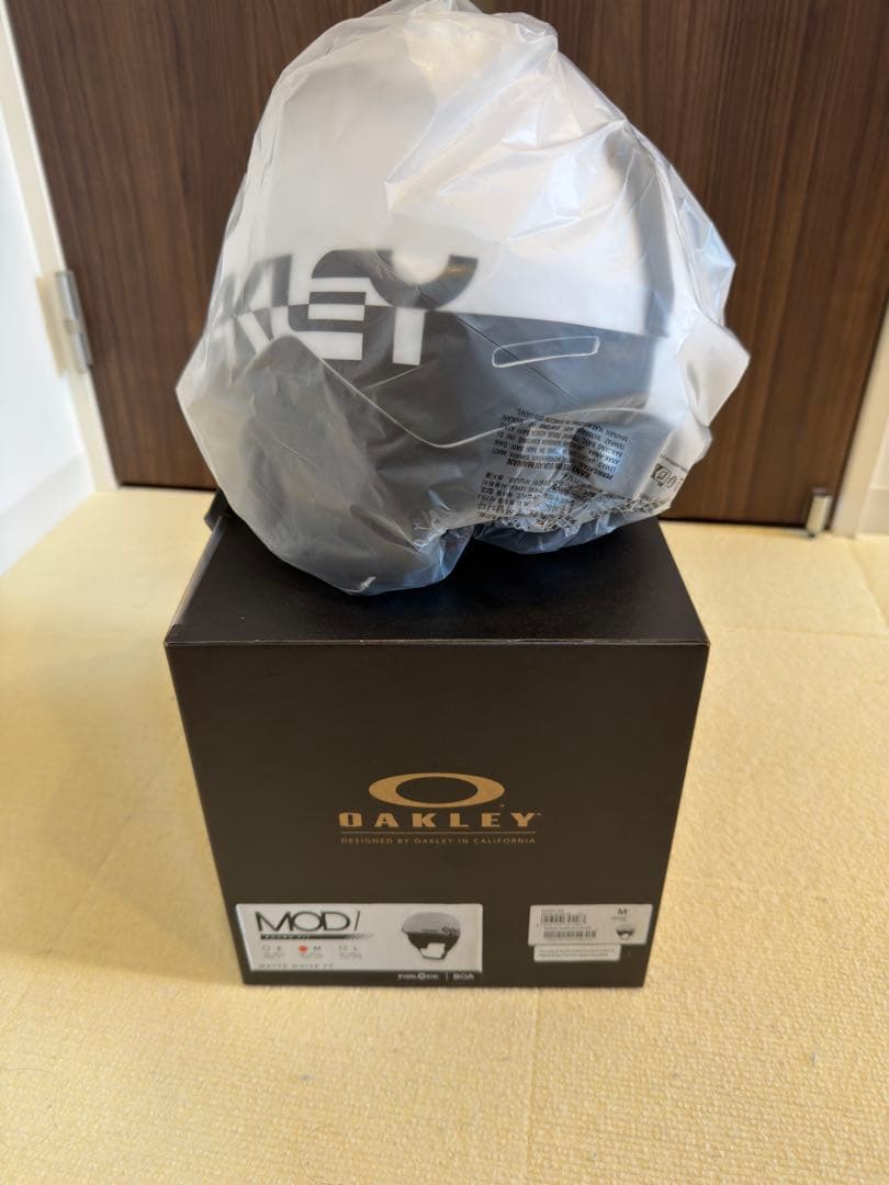 OAKLEY MOD1 マットホワイト Mサイズ　未使用品
