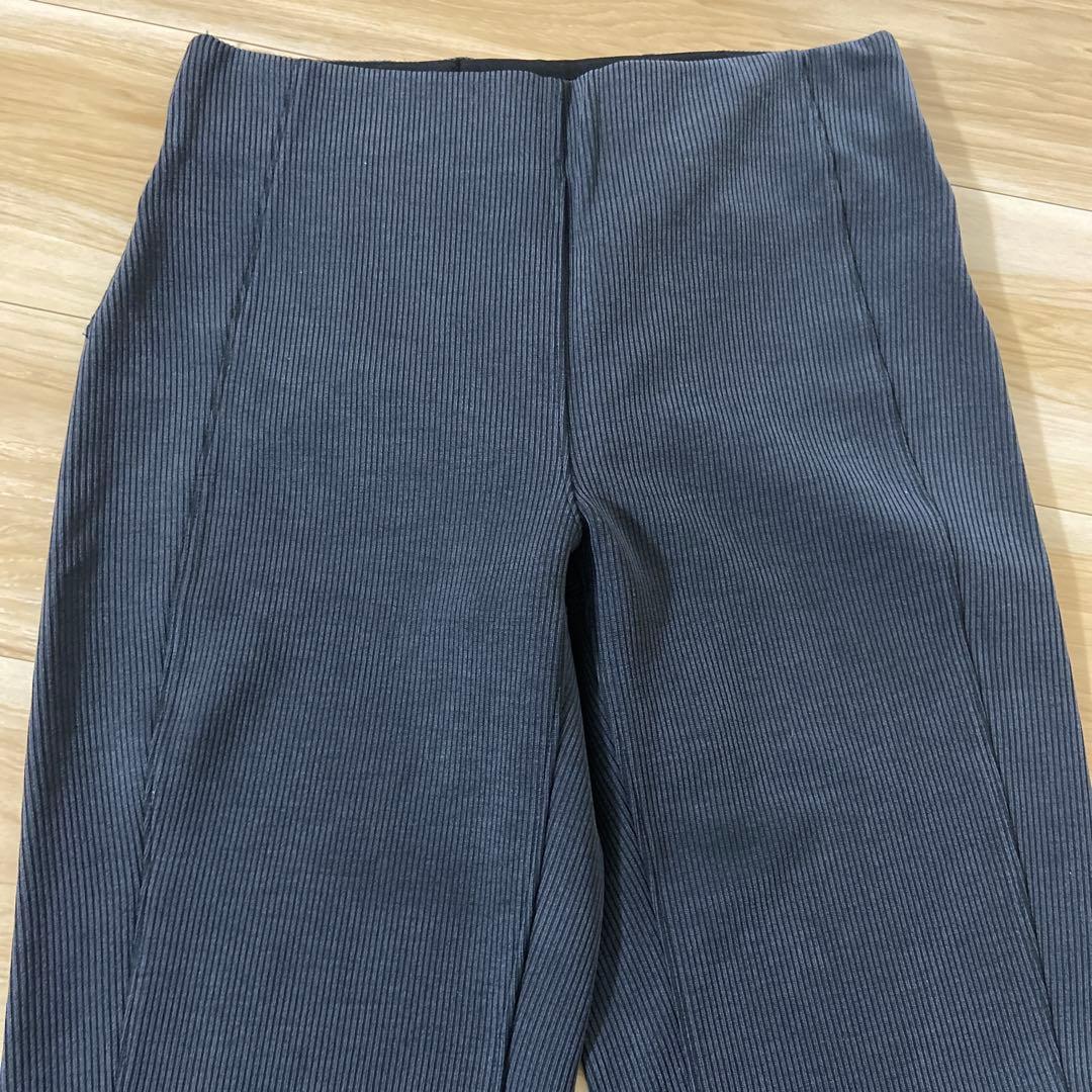 ルルレモン Ribbed Softstreme フレアパンツ Asiafit