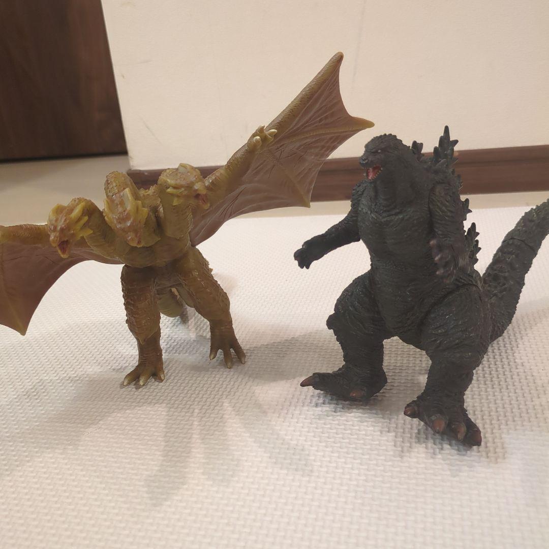 ゴジラとキングギドラ フィギュアセット