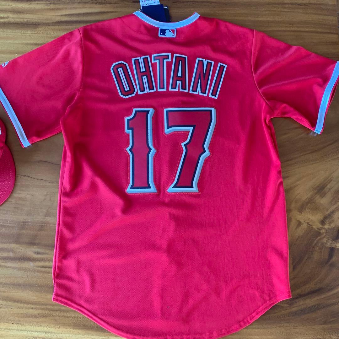 【新品未使用タグ付き】大谷翔平エンゼルス Mサイズ　ユニフォーム キャップセット