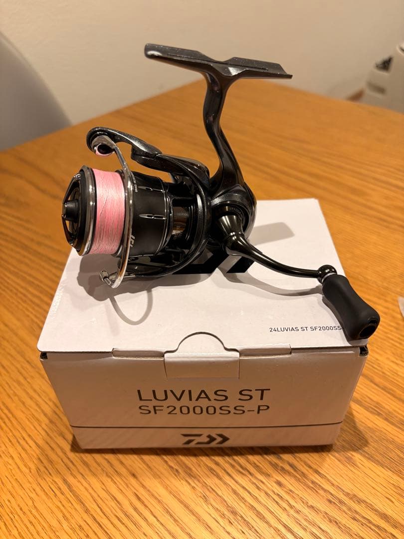 24LUVIAS ST SF2000SS-P スピニング　ルビアス　ダイワ極美品