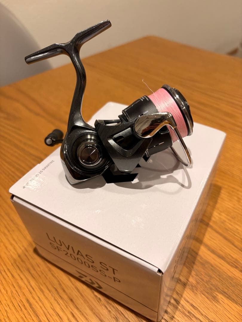 24LUVIAS ST SF2000SS-P スピニング　ルビアス　ダイワ極美品
