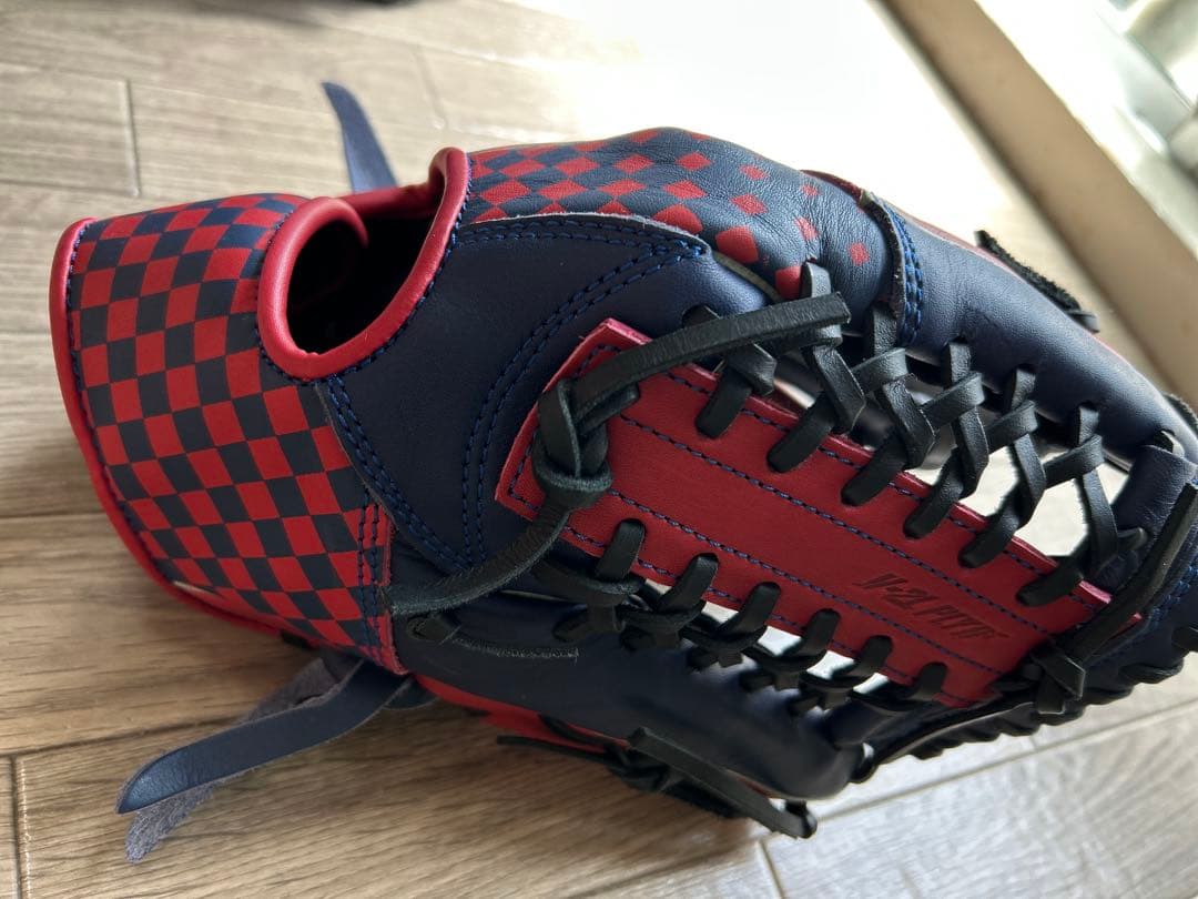 し*ま様 adidas 廃盤品　数量限定発売 ドット・デザイングローブ 赤と青２