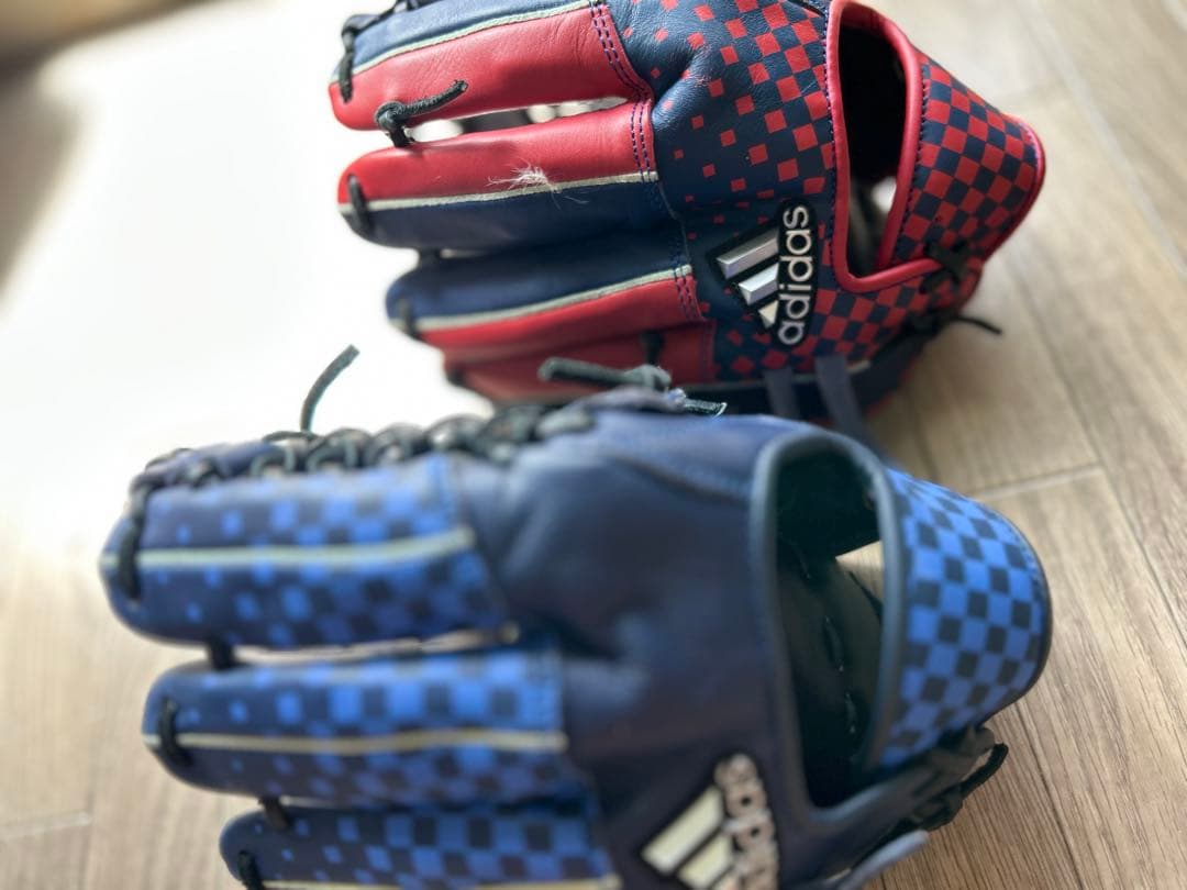 し*ま様 adidas 廃盤品　数量限定発売 ドット・デザイングローブ 赤と青２