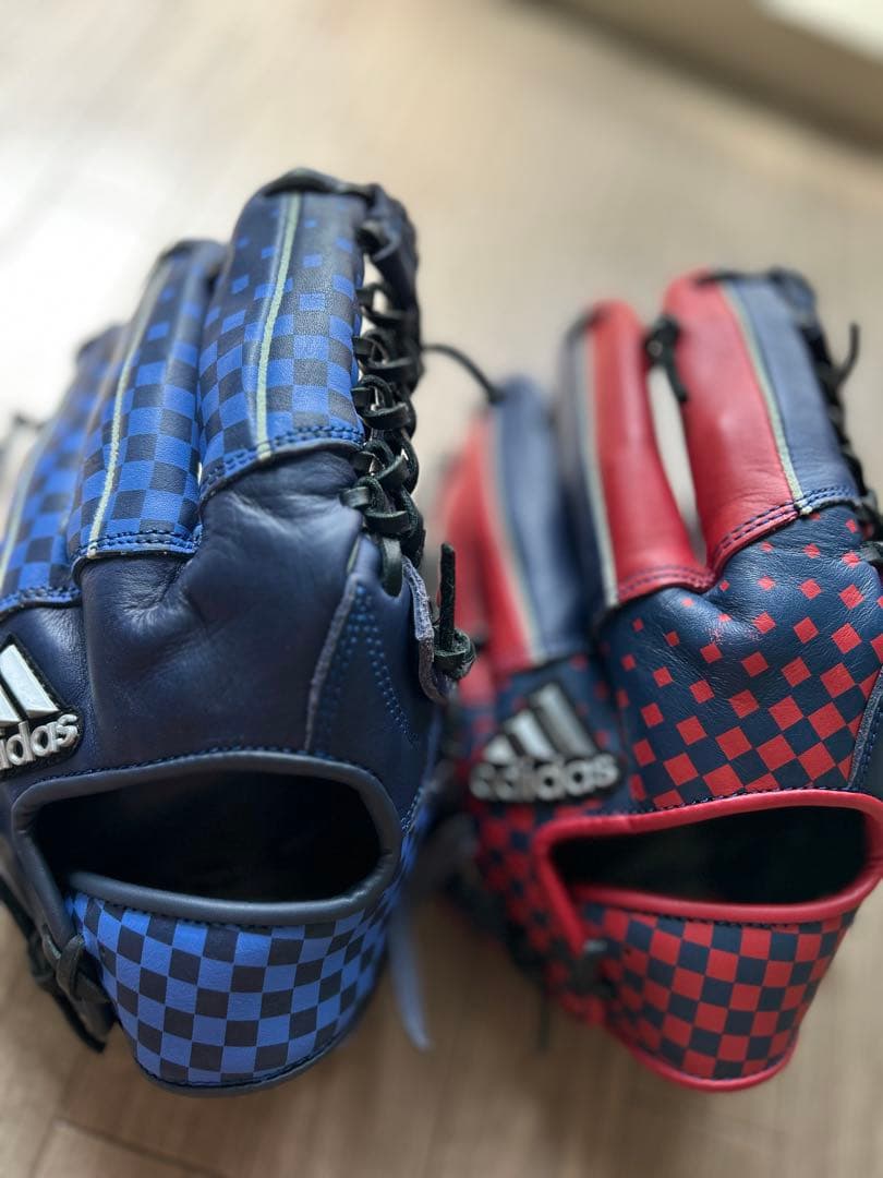 し*ま様 adidas 廃盤品　数量限定発売 ドット・デザイングローブ 赤と青２
