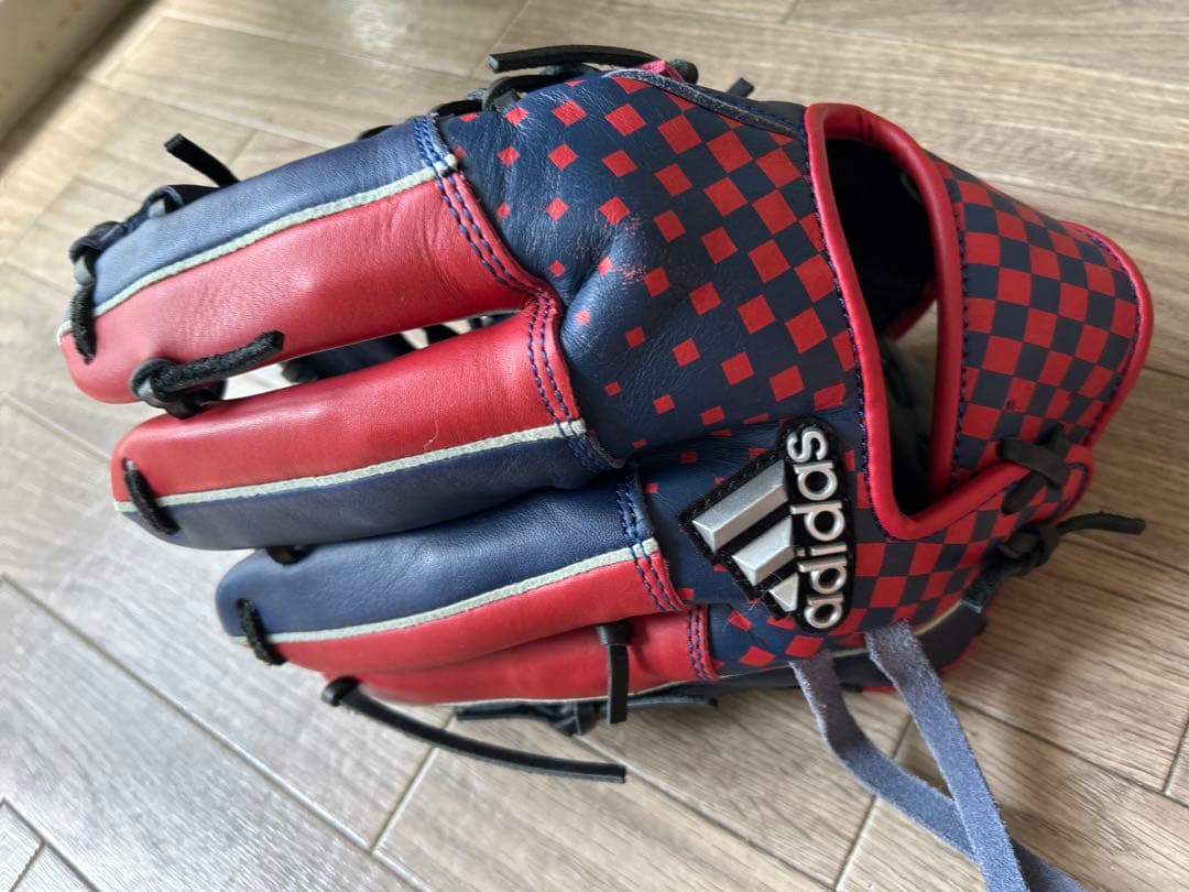 し*ま様 adidas 廃盤品　数量限定発売 ドット・デザイングローブ 赤と青２
