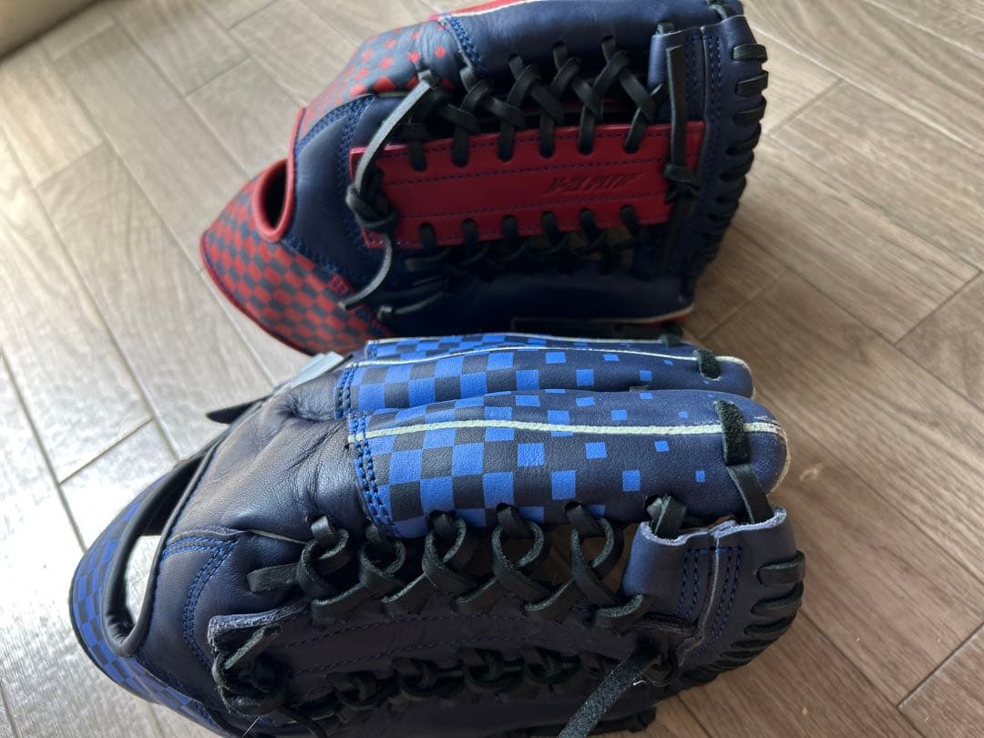 し*ま様 adidas 廃盤品　数量限定発売 ドット・デザイングローブ 赤と青２
