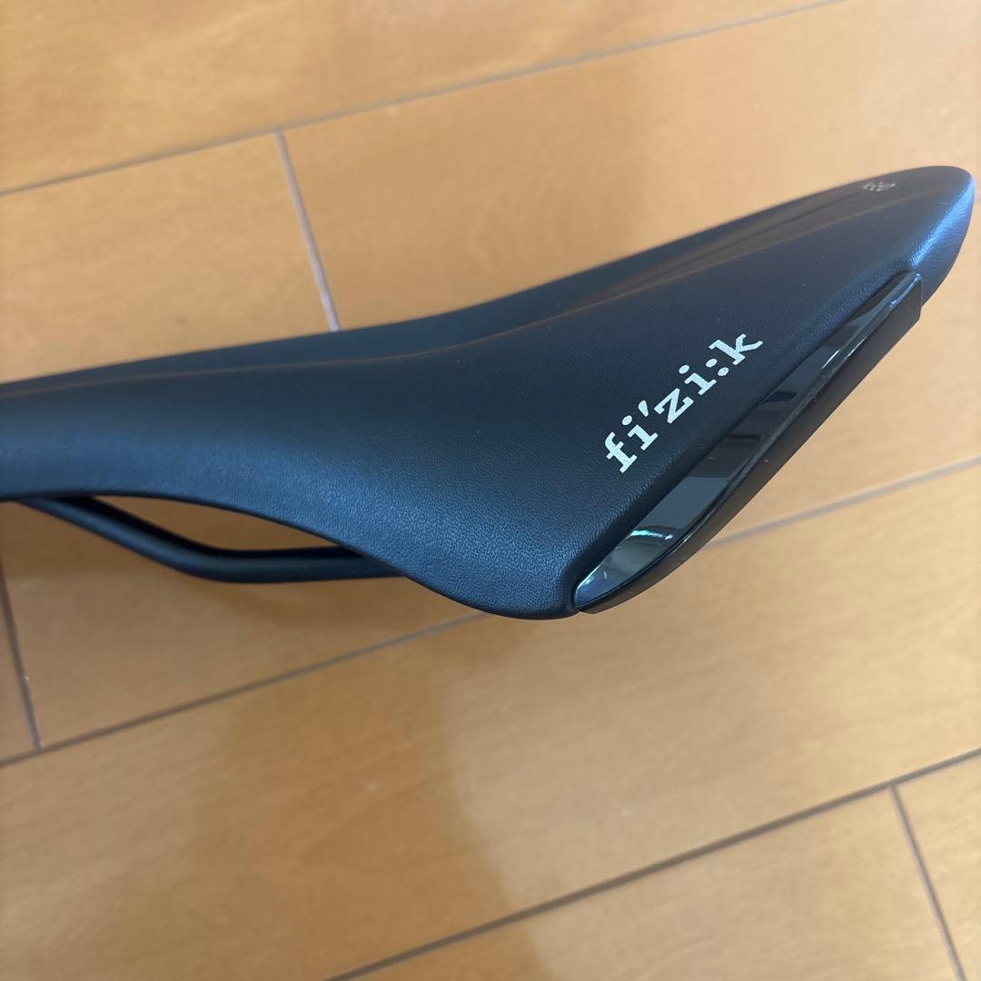fizik Aero サドル 黒　ALIANTE.R5