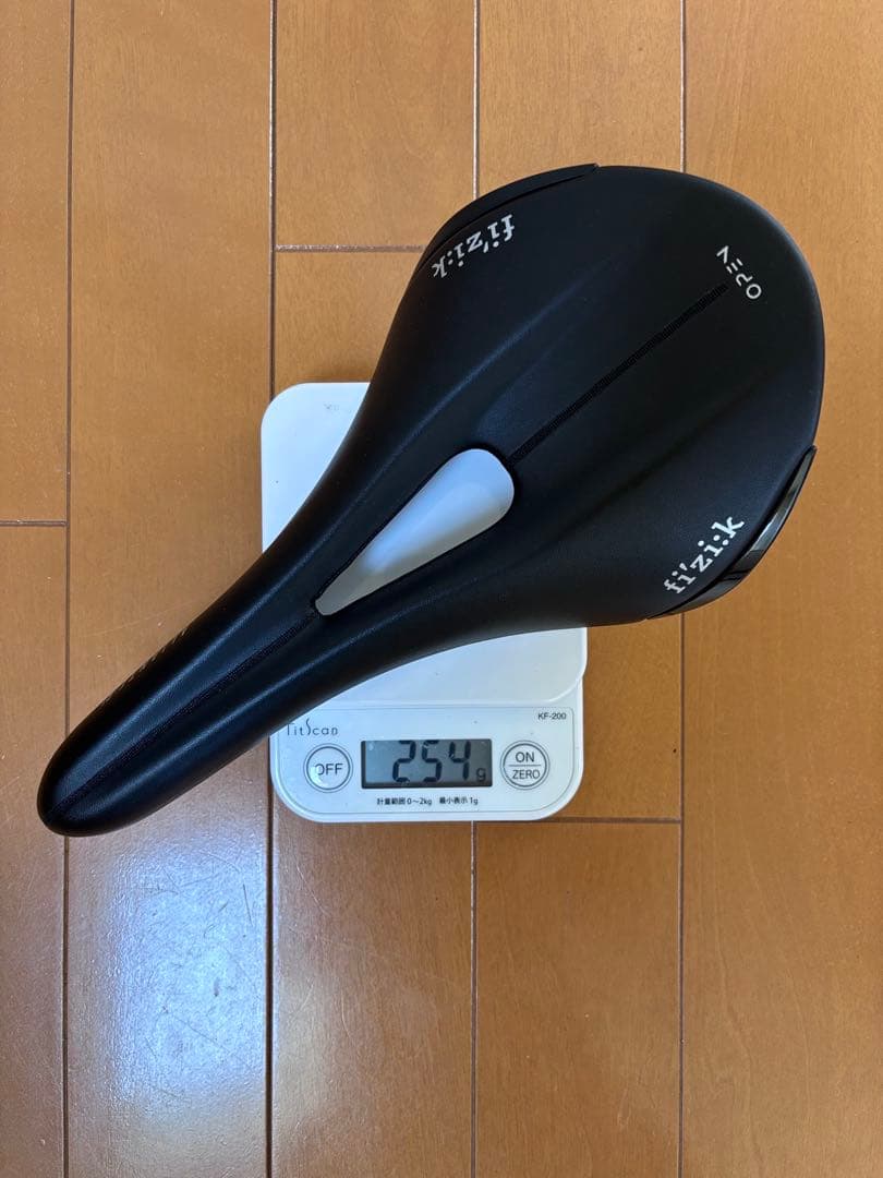 fizik Aero サドル 黒　ALIANTE.R5